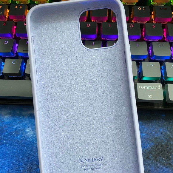 Auxiliary iPhone 11 Pro Silicone Case - Picture 3 of 6